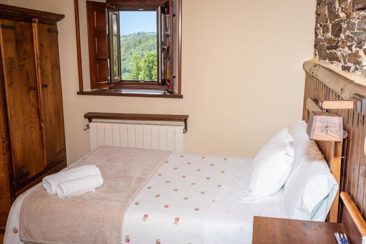 Apartamentos Rurales Casa Riveras Санта-Еулалія-де-Оскос Екстер'єр фото