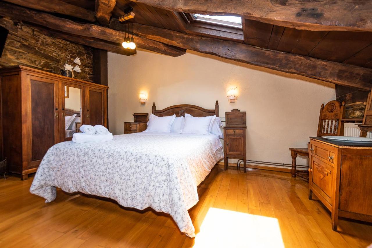 Apartamentos Rurales Casa Riveras Санта-Еулалія-де-Оскос Екстер'єр фото