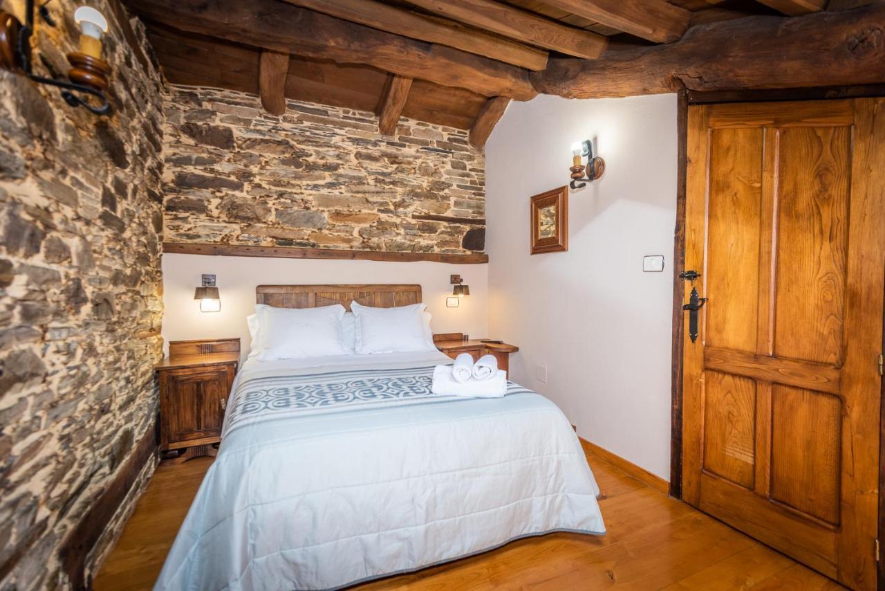Apartamentos Rurales Casa Riveras Санта-Еулалія-де-Оскос Екстер'єр фото