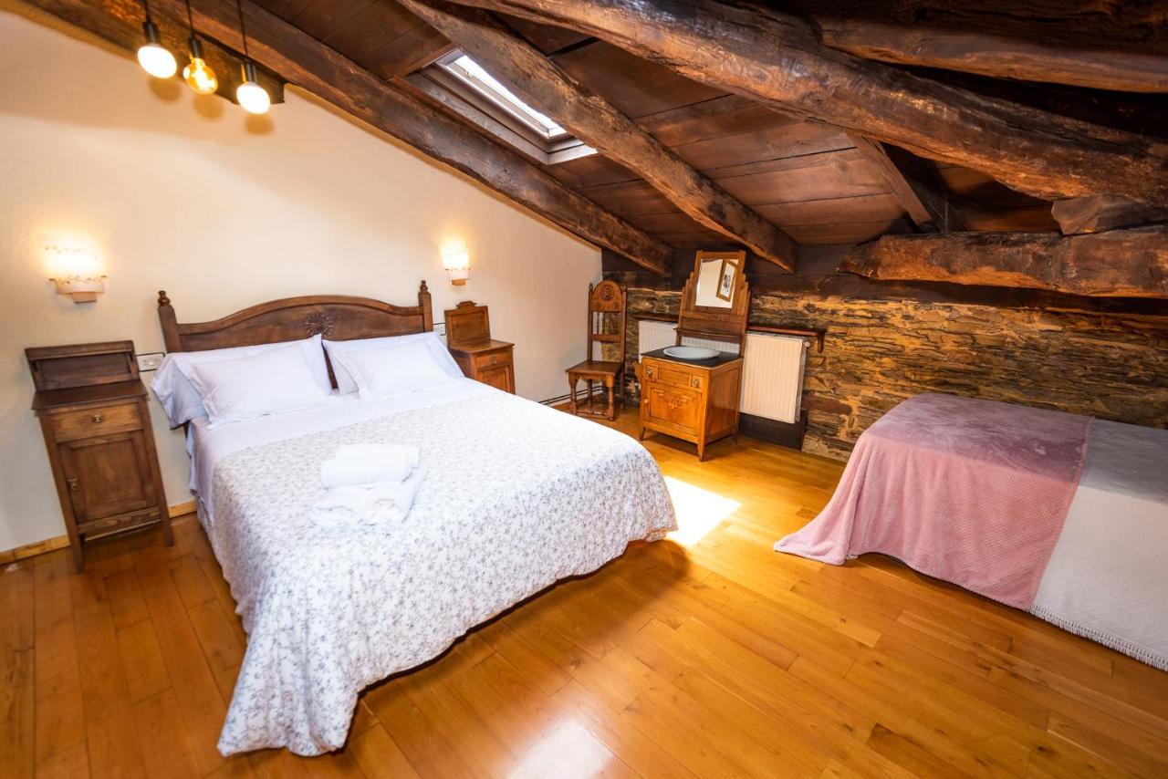 Apartamentos Rurales Casa Riveras Санта-Еулалія-де-Оскос Екстер'єр фото
