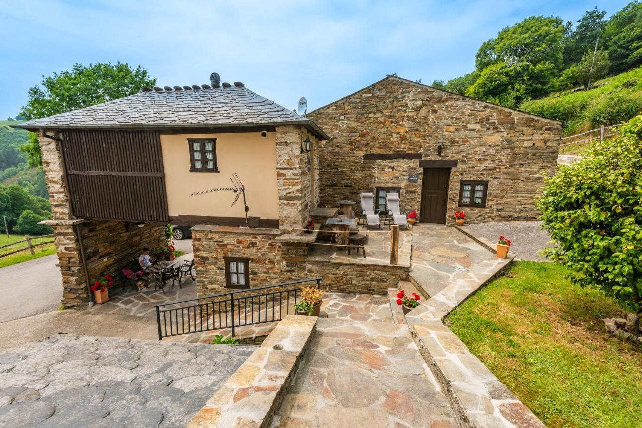 Apartamentos Rurales Casa Riveras Санта-Еулалія-де-Оскос Екстер'єр фото
