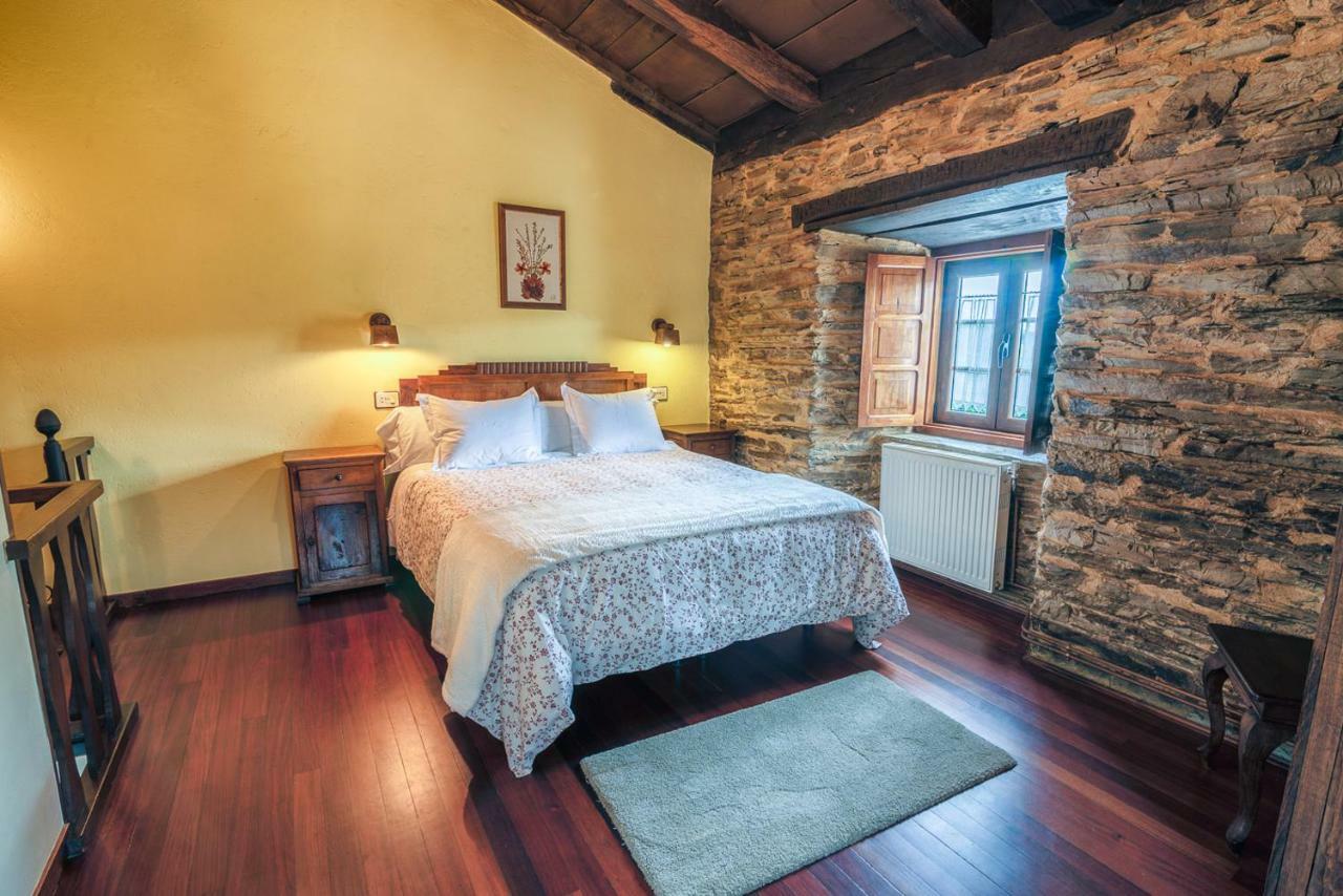 Apartamentos Rurales Casa Riveras Санта-Еулалія-де-Оскос Екстер'єр фото