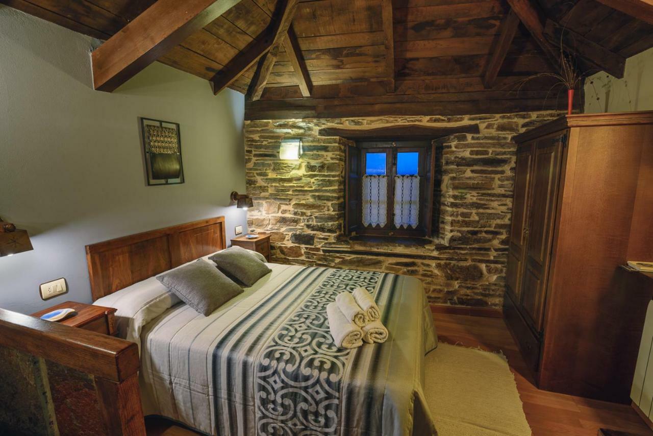 Apartamentos Rurales Casa Riveras Санта-Еулалія-де-Оскос Екстер'єр фото