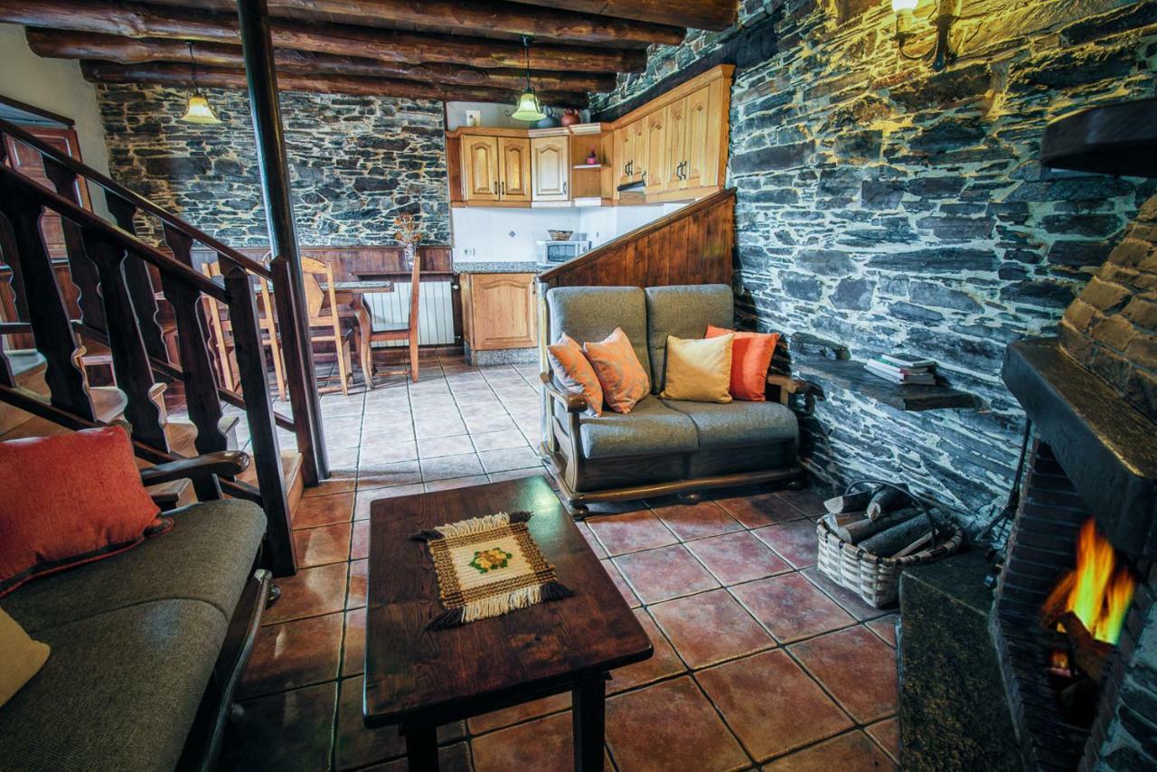 Apartamentos Rurales Casa Riveras Санта-Еулалія-де-Оскос Екстер'єр фото