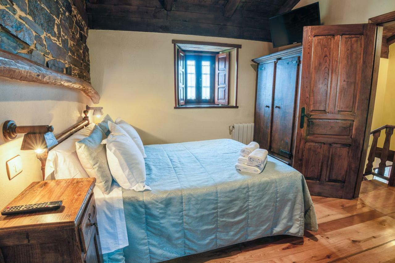 Apartamentos Rurales Casa Riveras Санта-Еулалія-де-Оскос Екстер'єр фото