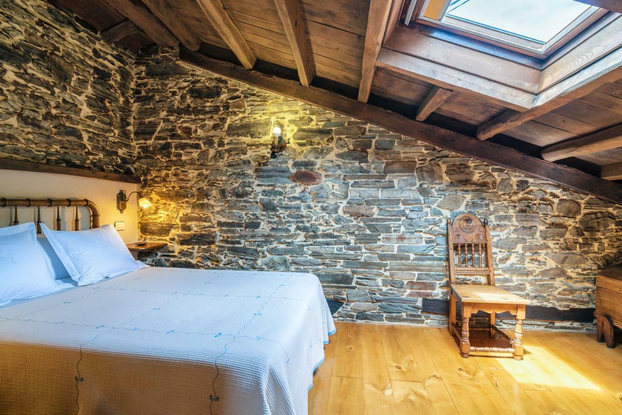 Apartamentos Rurales Casa Riveras Санта-Еулалія-де-Оскос Екстер'єр фото