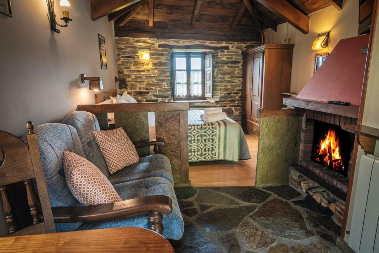 Apartamentos Rurales Casa Riveras Санта-Еулалія-де-Оскос Екстер'єр фото